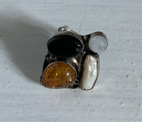 Natural multi-stone ring